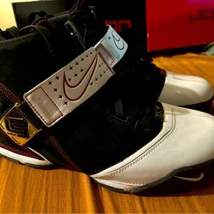 Nike Lebron 5 Bred Men’s Basketball Shoe